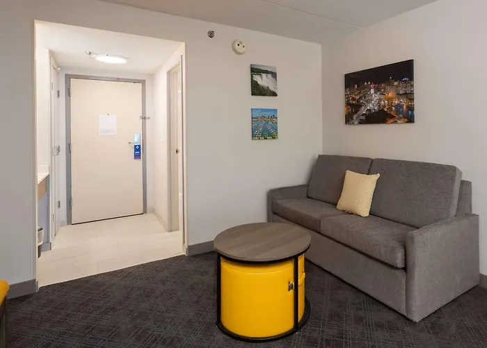 Comfort Inn & Suites Buffalo Airport