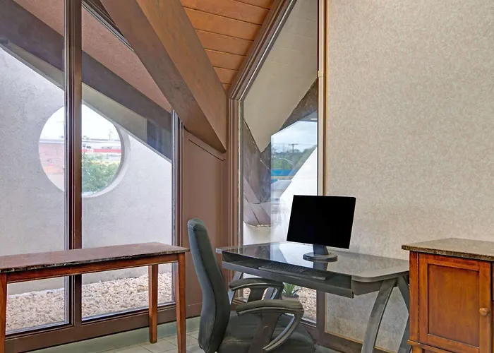 Days Inn By Wyndham Washington