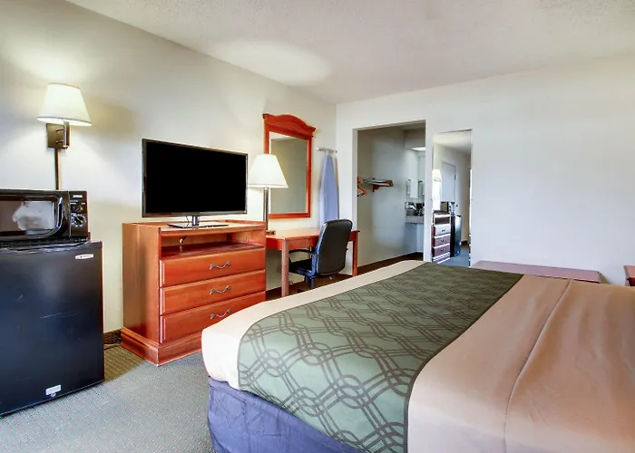 Econo Lodge Inn & Suites Gulfport Airport