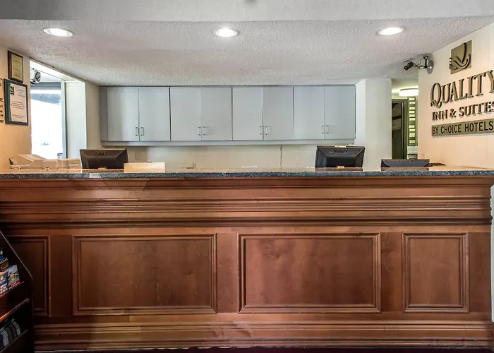 Quality Inn & Suites Gibsonia - Pittsburgh North