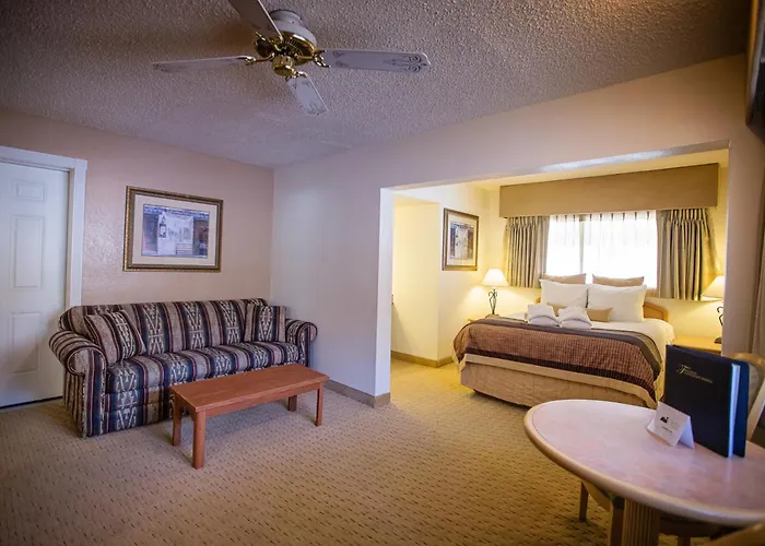 Twin Peaks Lodge & Hot Springs
