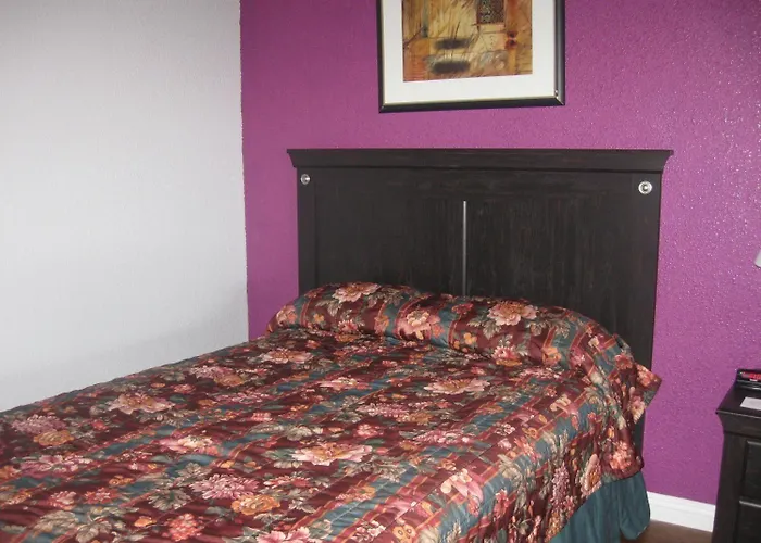 Santa Fe Inn - Pueblo