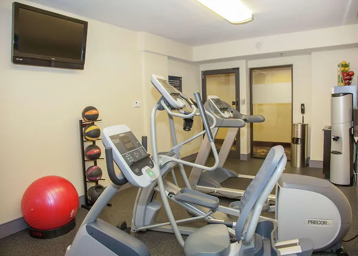 Hampton Inn I-10 & College Drive