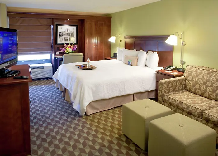 Hampton Inn I-10 & College Drive