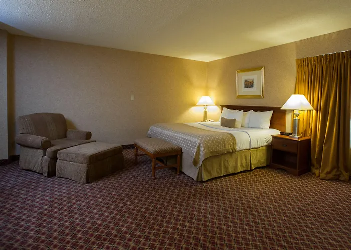 Ramada By Wyndham Topeka Downtown Hotel & Convention Center