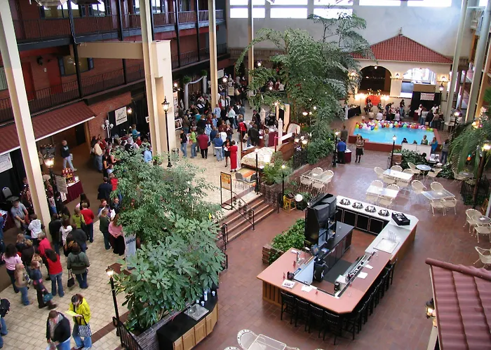 Ramada By Wyndham Topeka Downtown Hotel & Convention Center