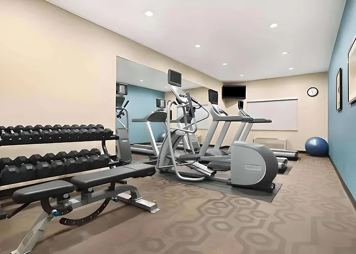 Dubuque Inn And Suites
