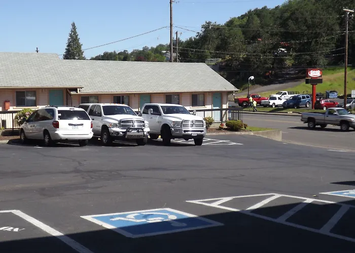 Howard Johnson By Wyndham Roseburg
