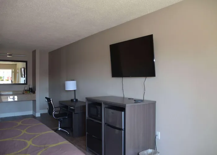 Super 8 By Wyndham Fredericksburg