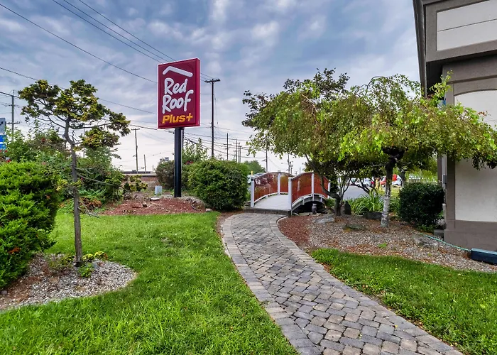 Red Roof Inn Plus Woodbridge - Carteret