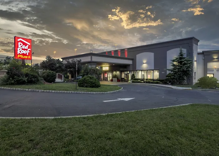 Red Roof Inn Plus Woodbridge - Carteret