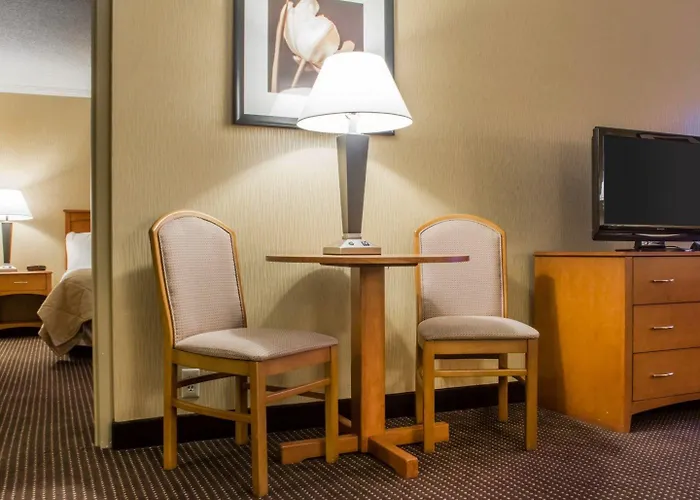 Clarion Hotel & Suites Riverfront