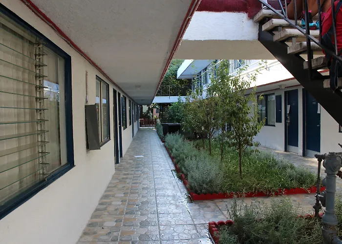 La Adventurer Hotel