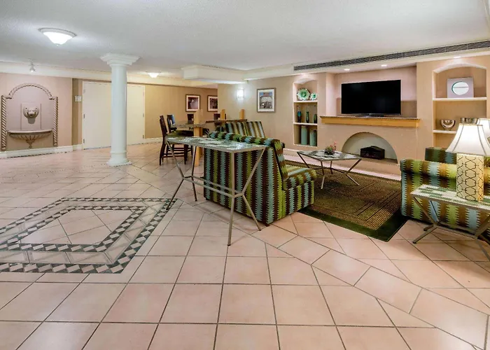 La Quinta Inn & Suites By Wyndham Irvine Spectrum