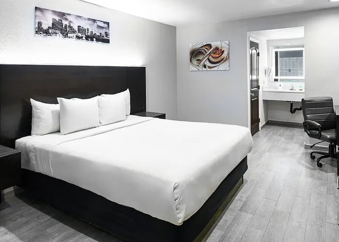 Hollywood Inn Express Lax
