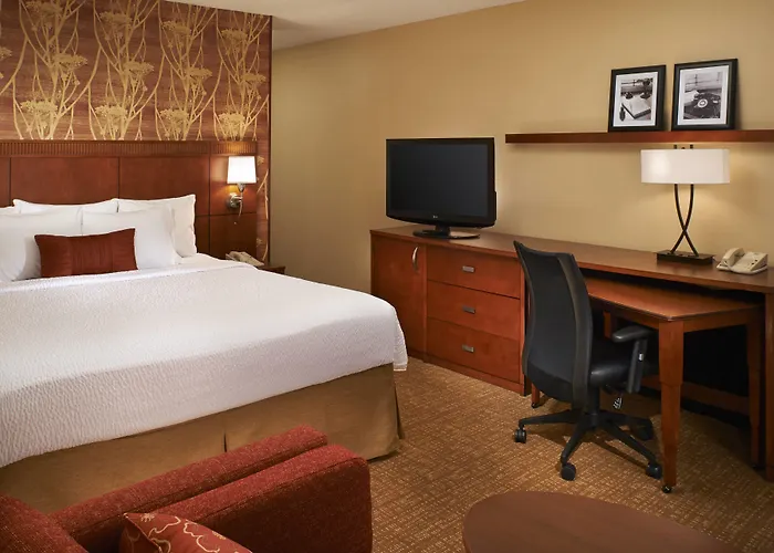 Courtyard By Marriott Detroit Troy