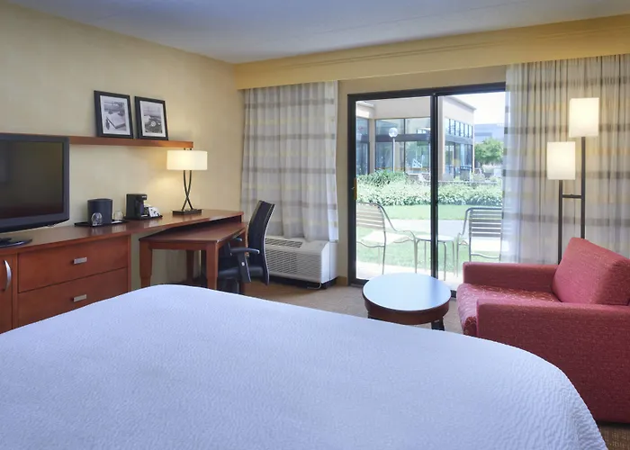 Courtyard By Marriott Detroit Troy