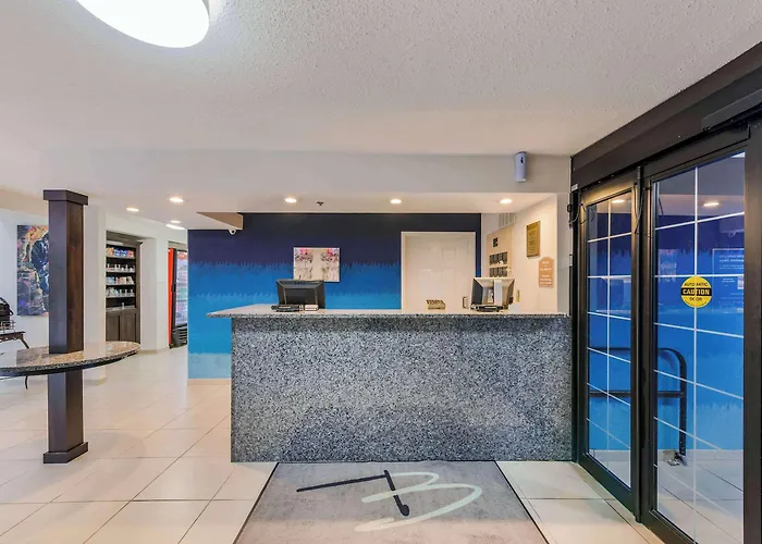 The Blu Hotel Blue Ash Cincinnati, An Ascend Collection Hotel