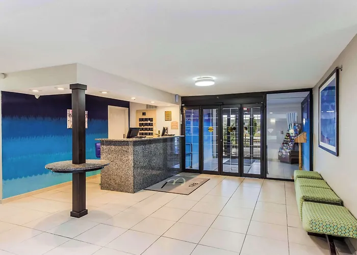 The Blu Hotel Blue Ash Cincinnati, An Ascend Collection Hotel