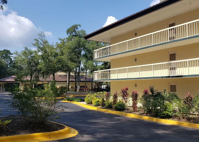 Simple Rewards Inn