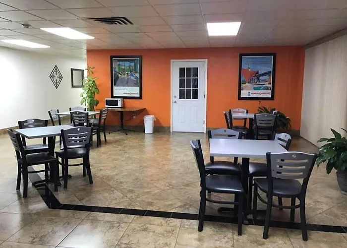 Howard Johnson By Wyndham Winter Haven Fl