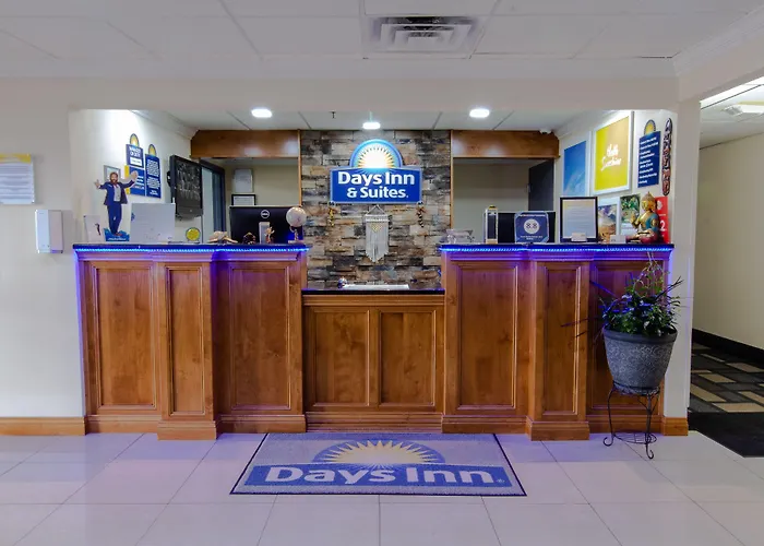 Days Inn & Suites By Wyndham Commerce
