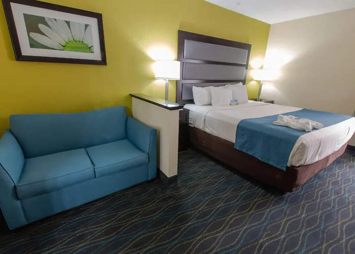 Days Inn & Suites By Wyndham Commerce