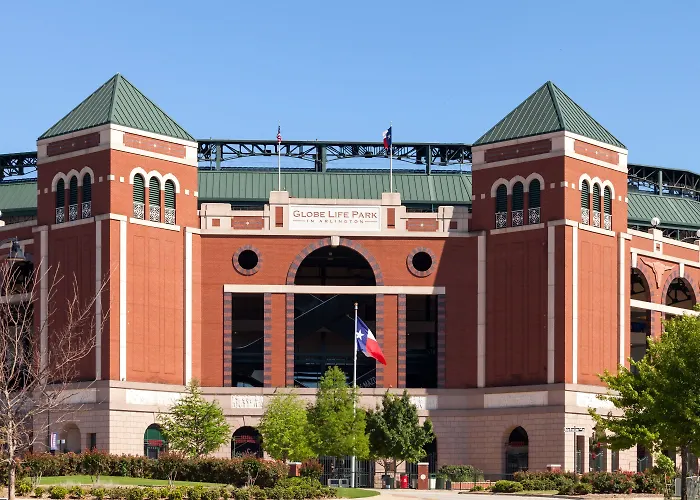Howard Johnson By Wyndham Arlington Ballpark / Six Flags