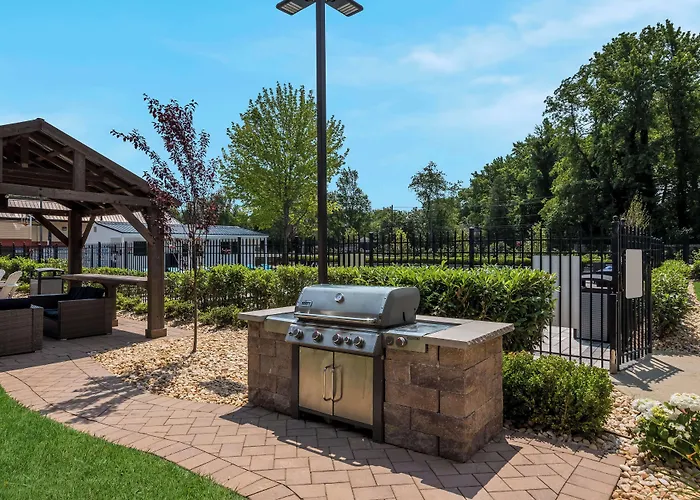 The Hub Middletown Red Bank- Best Western Signature Collection
