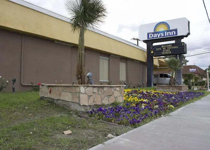 Days Inn By Wyndham Indio