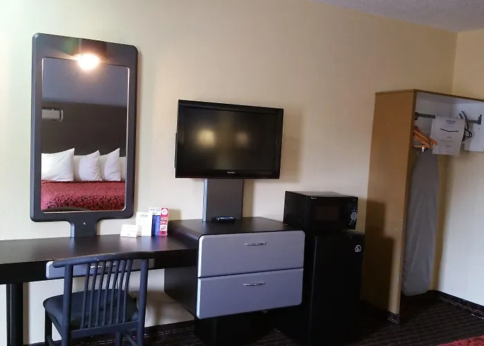 Days Inn By Wyndham St. Petersburg Central
