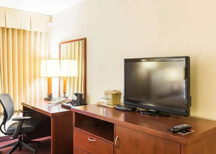 Clarion Hotel Somerset - New Brunswick