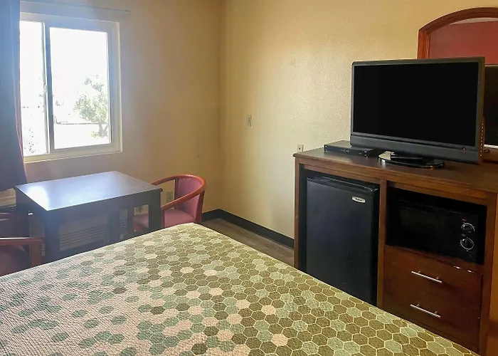 Econo Lodge Inn & Suites Corning Travel Center