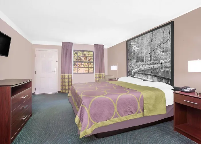 Super 8 By Wyndham Austell/Six Flags