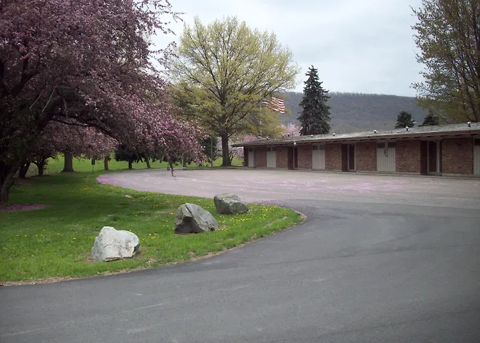 Americas Best Value Inn-Painted Post