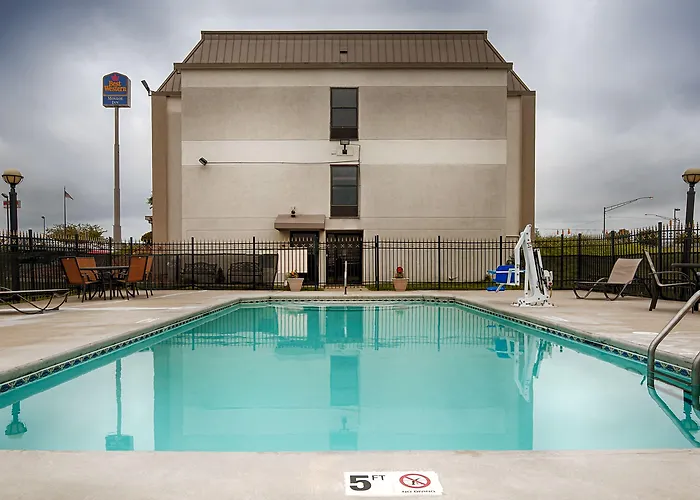Baymont By Wyndham Monroe Ohio