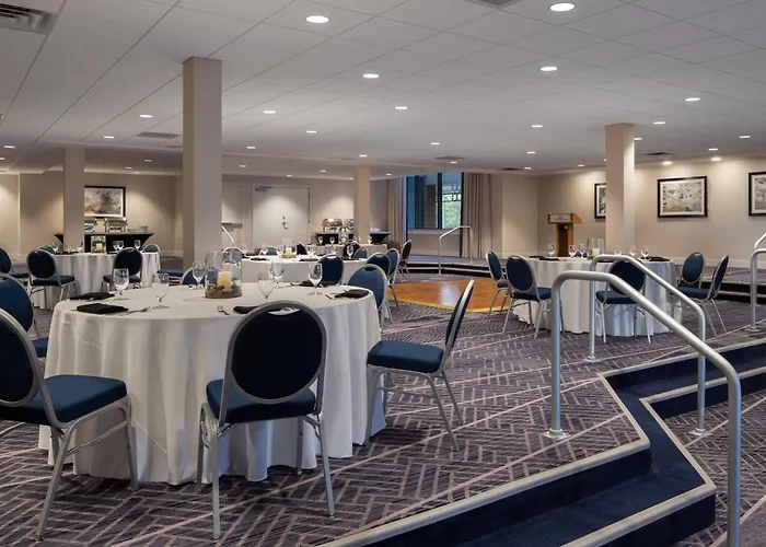 Sheraton Norfolk Waterside Hotel