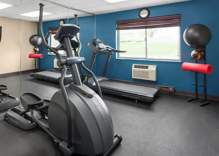 Days Inn By Wyndham Rockford I-90 Walking Distance To Casino