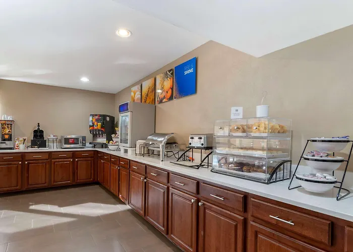 Comfort Inn & Suites - Near Robins Air Force Base Main Gate