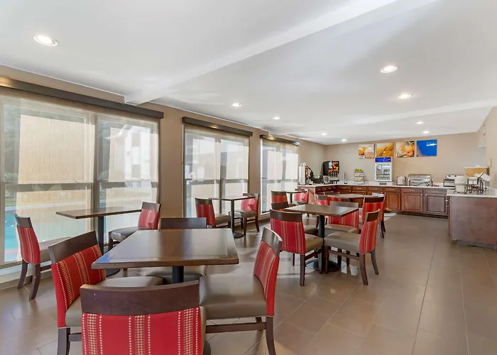 Comfort Inn & Suites - Near Robins Air Force Base Main Gate