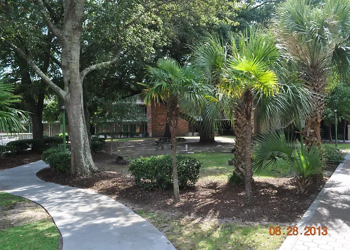 Days Inn By Wyndham Mt Pleasant-Charleston-Patriots Point