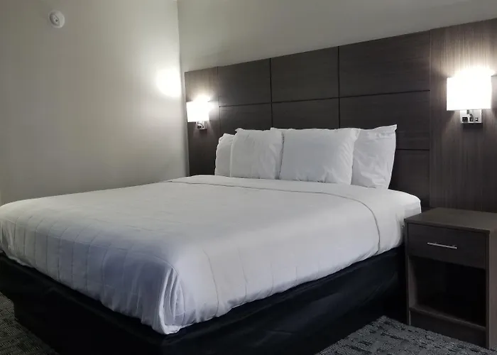 Days Inn & Suites By Wyndham Charleston Airport West