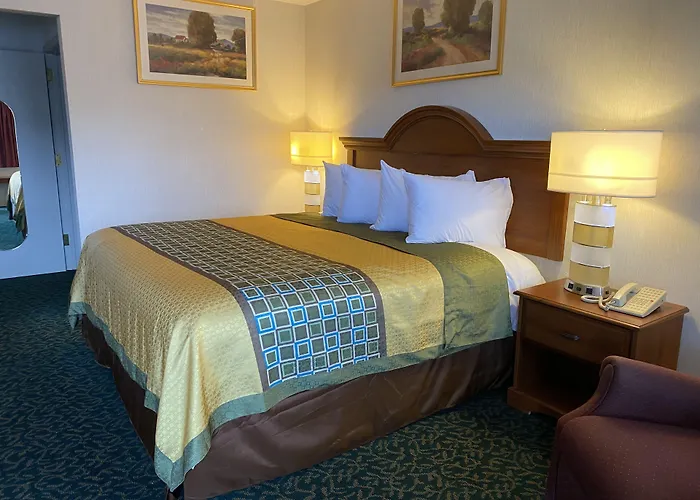 Harrisonville Inn & Suites