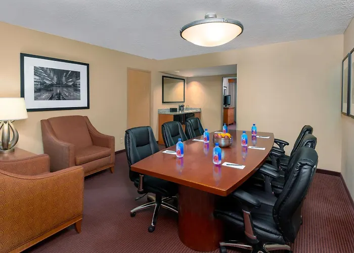 Embassy Suites By Hilton Kansas City International Airport