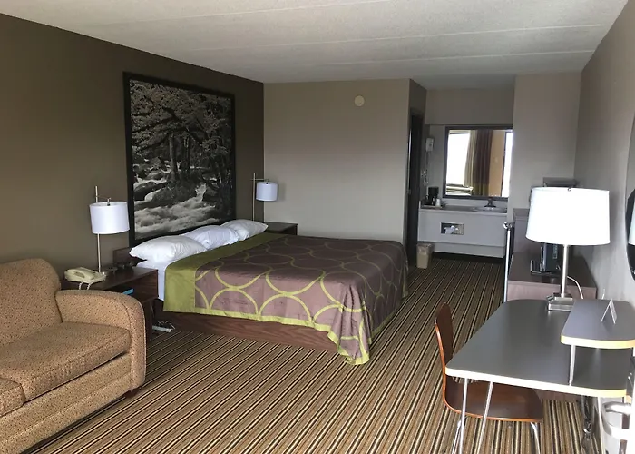 Super 8 By Wyndham Knoxville North/Powell