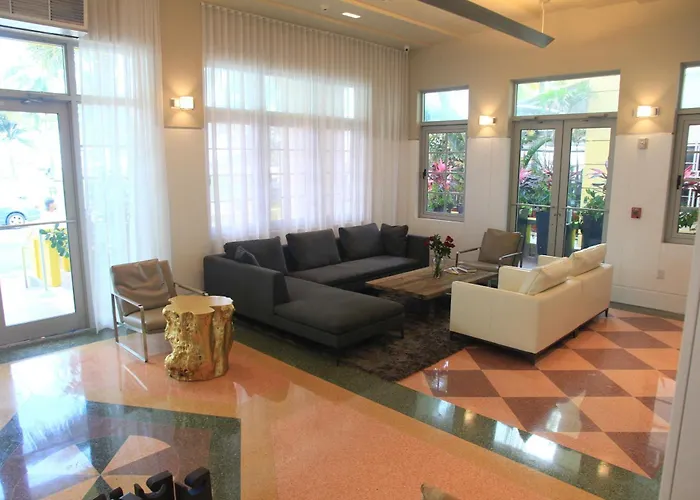 Leslie Hotel Ocean Drive