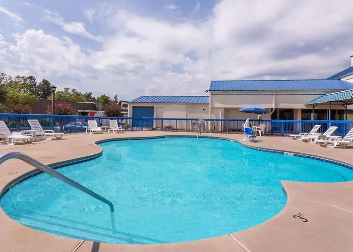 Howard Johnson By Wyndham Commerce Ga