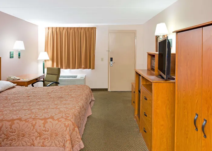Super 8 By Wyndham Laurel
