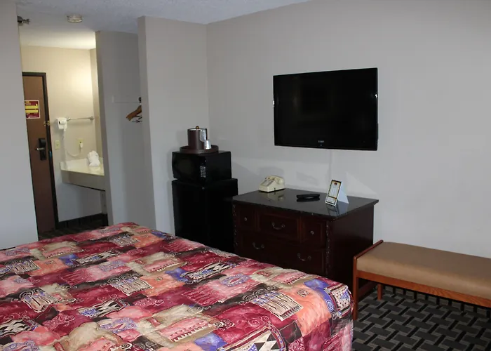 Coratel Inn And Suites Maple Grove