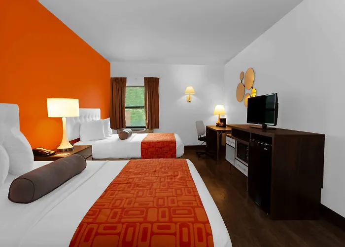 Howard Johnson By Wyndham Waukegan Great Lakes